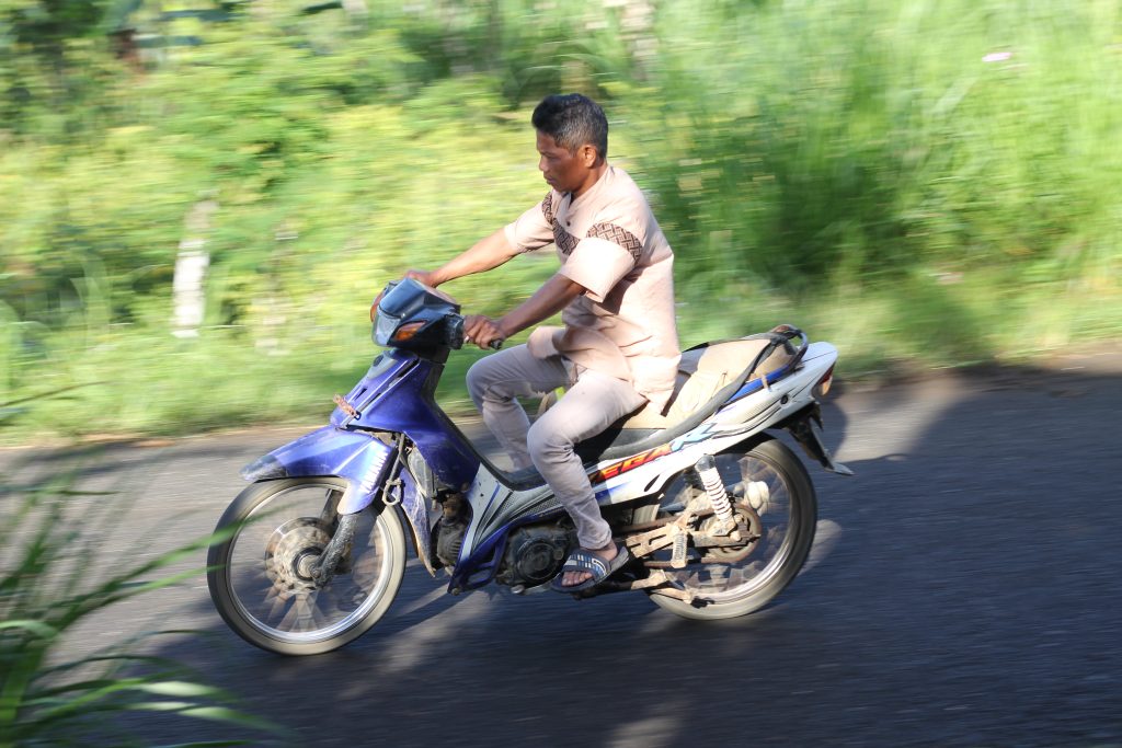 Hasil Cetak Foto Kualitas Studio Yoshita Sweet Lens dengan Kamera DSLR Profesional.